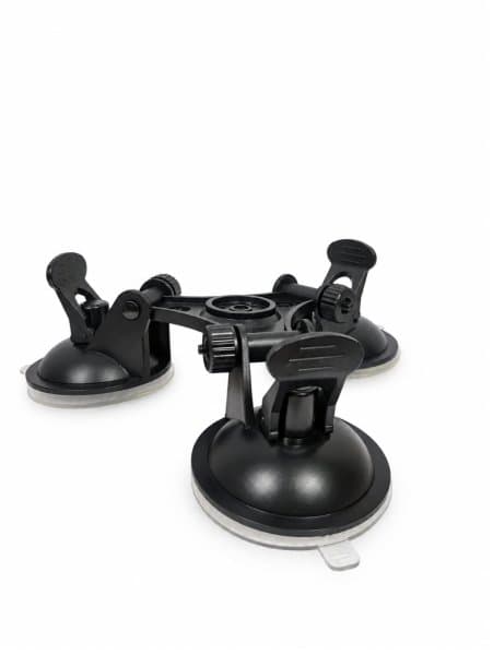Starlink Mini con tres ventosas y base adaptadora